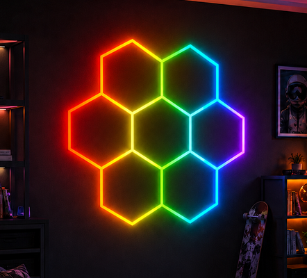 Système d'éclairage de plafond modulaire en nid d'abeille LED hexagonal RGB Conçu pour le bureau de l'atelier de gymnastique de garage et le montage facile
