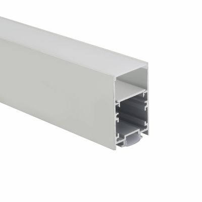 À travers 35mm a enfoncé l'aluminium mené la Manche