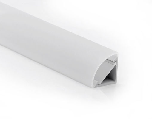 Couverture imperméable de PC d'extrusion de la couverture IP65 de couverture de LED avec le heathink pour le coin dans extérieur ou d'intérieur