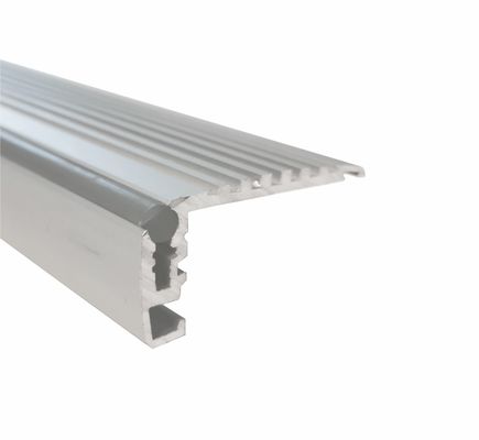 Bon prix profils en aluminium en aluminium menés d'extrusion du canal LED pour l'éclairage d'escalier en ligne