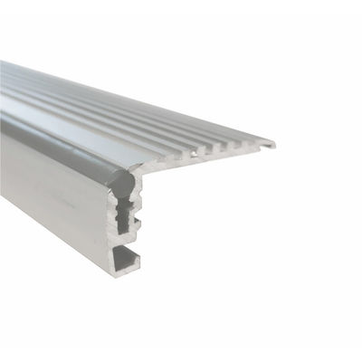 Bon prix Les profils en aluminium d'extrusion de H22.5mm 6063 T5 LED ont anodisé linéaire pour l'éclairage d'escalier en ligne